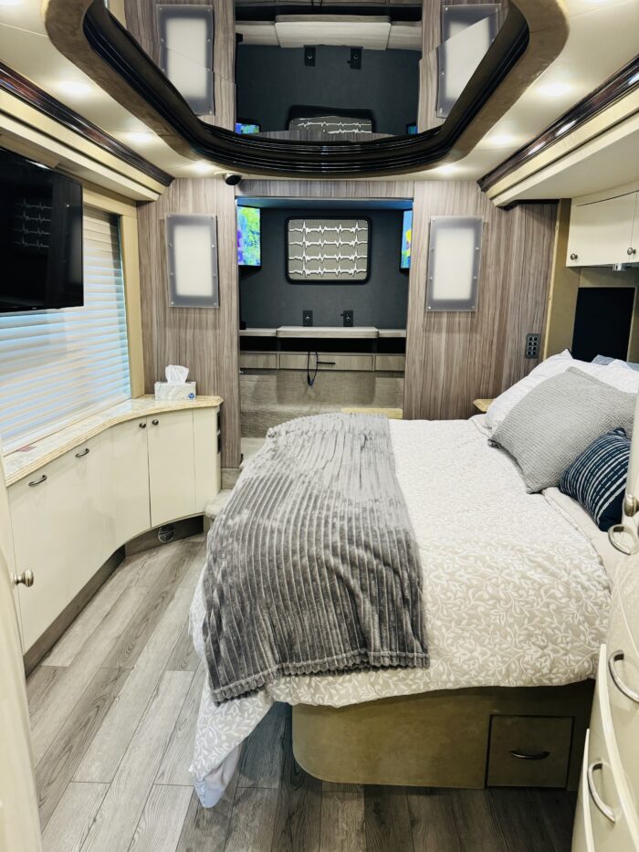 2007 Prevost Double Slide Country Coach - Image 7